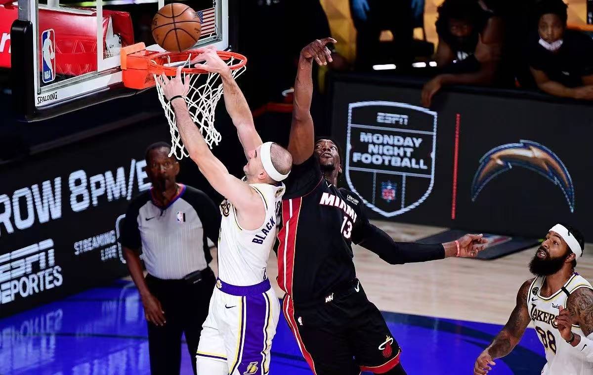 活塞队外线射手集体爆发，狂揽三分进攻