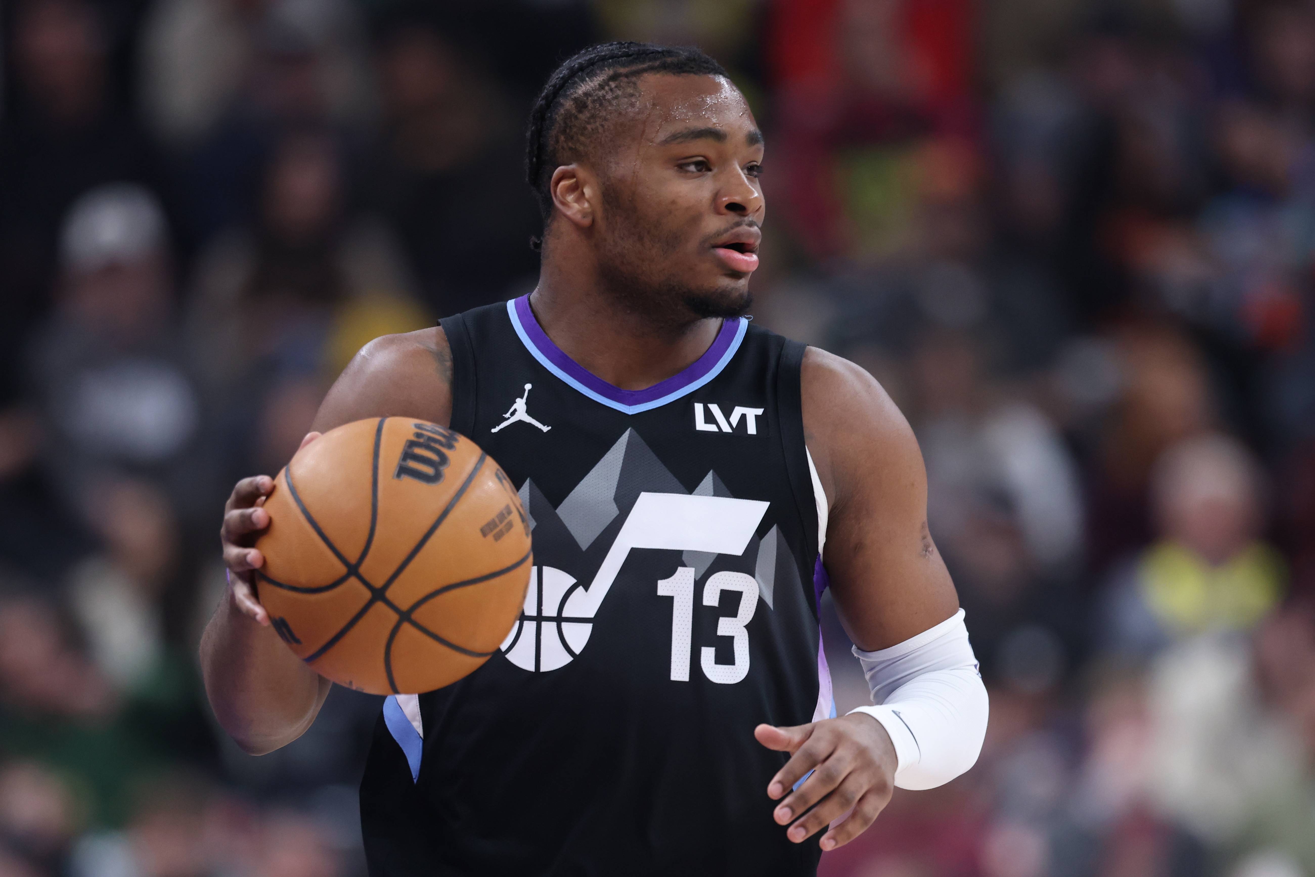 包含爵士主帅调整阵容,全力备战接下来的比赛的词条