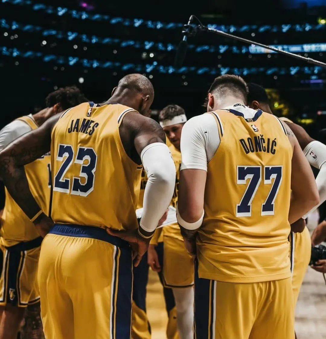 震撼!詹姆斯在田径赛场爆冷取胜!